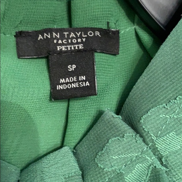 Ann Taylor Factory short sleeve blouse SP - Picture 3 of 3